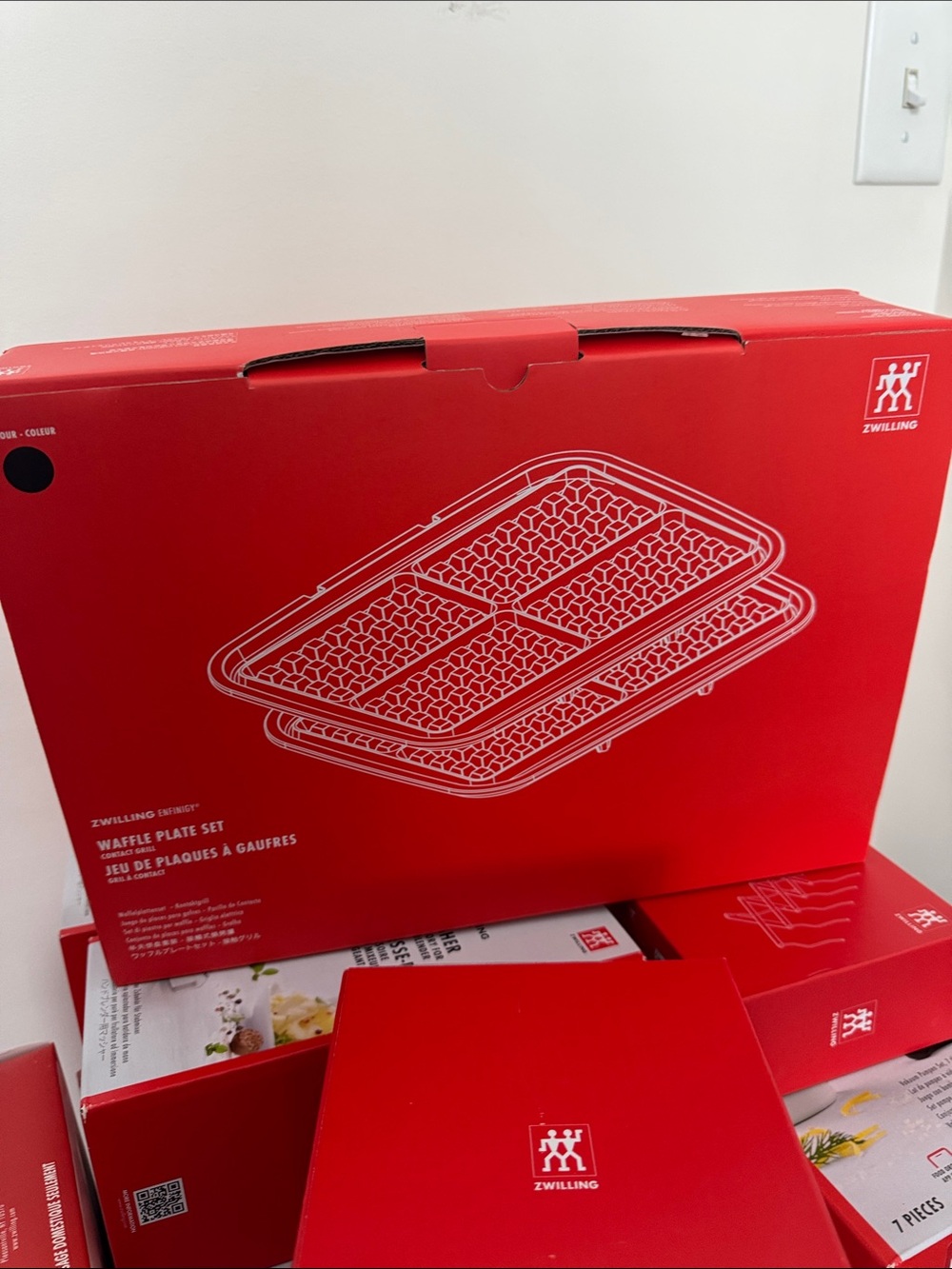 ZWILLING J.A. Henckels Red Waffle Plate Set Packaging